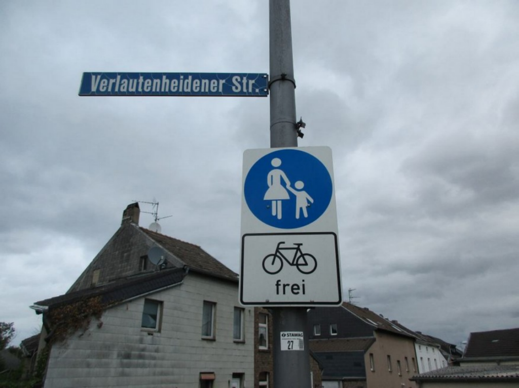 Straßen- mit Zusatzschild, Verlautenheidener Straße Ecke Quinxer Str.